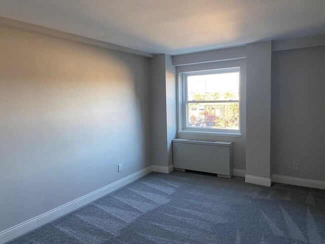 Building Photo - 1600 Beacon St