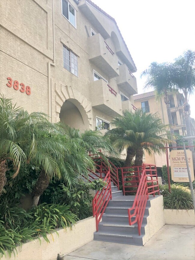 Foto del edificio - 3838 Vinton Ave