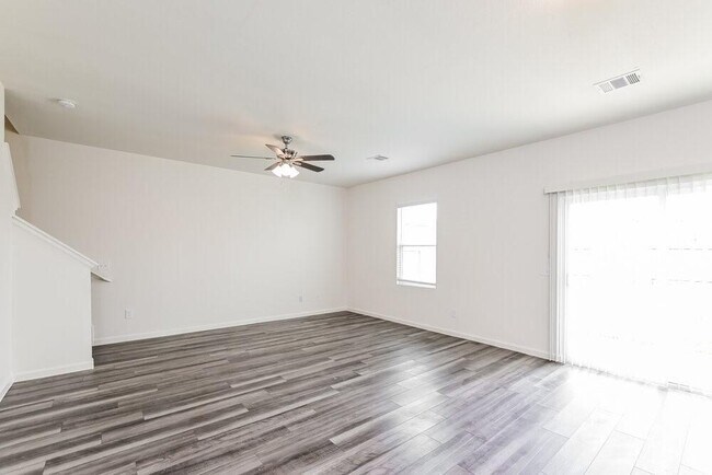 Building Photo - 4020 Tulip Tree Ln