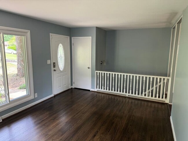 Building Photo - NOW AVAILABLE! RENT READY!!