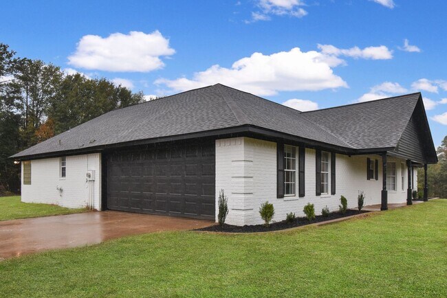 Foto del edificio - Tour Today! Stunning 3 Bedroom Remodel on 2 Acres!