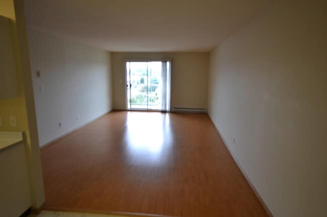 Building Photo - 7694-7694 Evans Rd