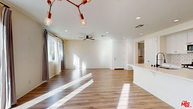 Building Photo - 9241 N Lamia Ct