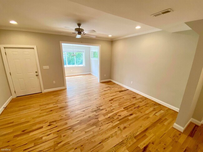 Building Photo - 2 br, 1.5 bath Duplex - 503 Academy Rd Unit A