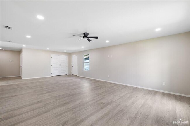 Foto del edificio - 17 Standard Ave