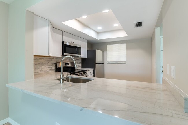 Foto del edificio - Newly Renovated, 2-Bed, 2-Bath, 2nd Floor ...