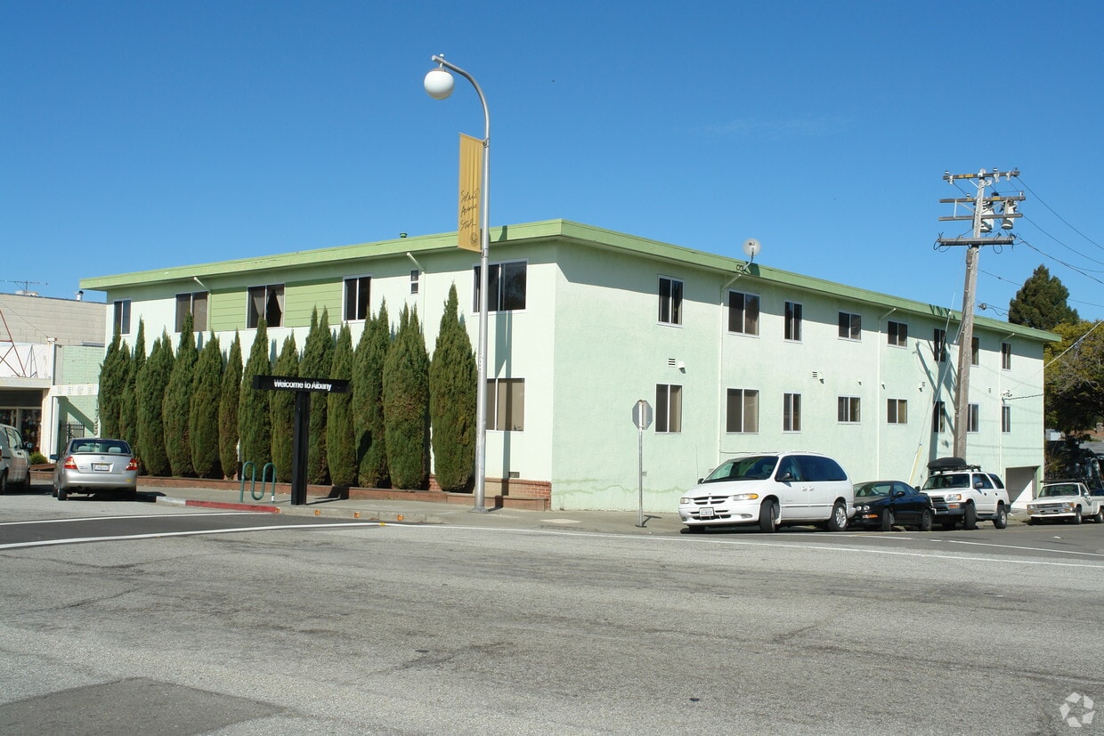 Primary Photo - 1525 Solano Ave