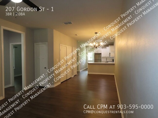 Building Photo - 207 Gordon St