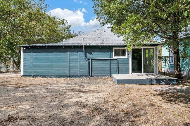 Foto del edificio - Spacious 4BD 2BA Home in Waco