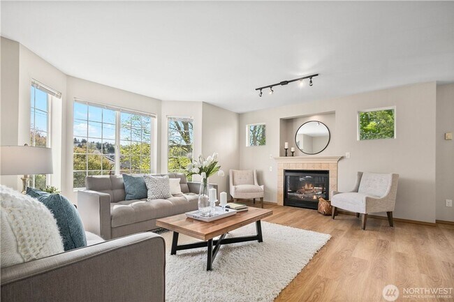 Foto del edificio - Lower Phinney-Whittier Heights spacious 4 bedroom house + 2-car garage