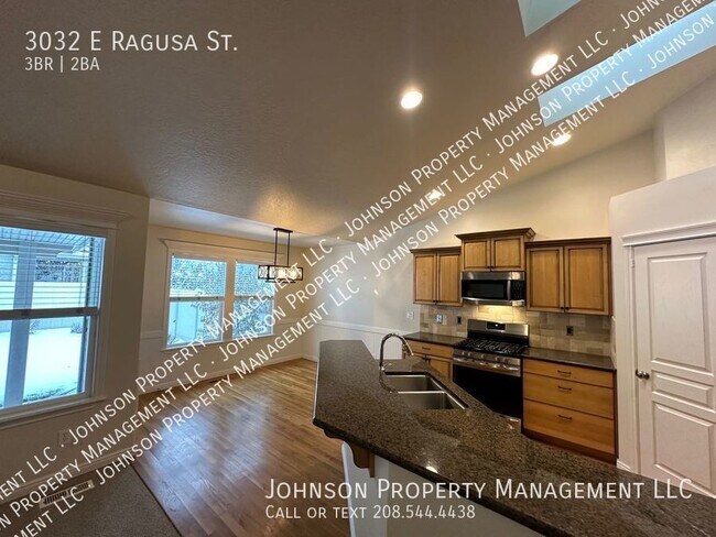 Building Photo - 3032 E Ragusa St