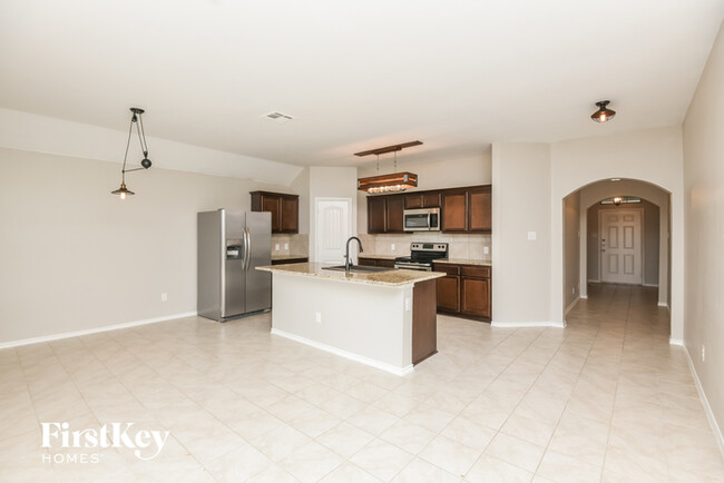 Foto del edificio - 546 Clearlake Dr