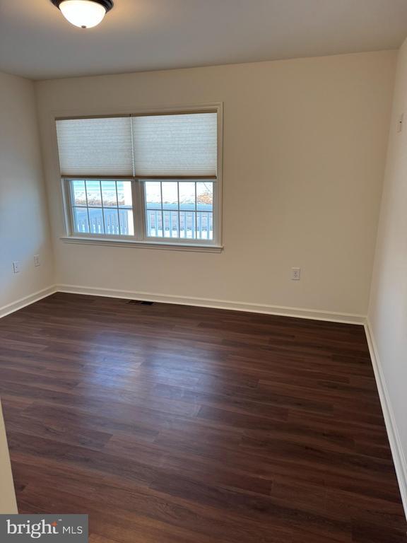 Building Photo - 615 Chatsworth Rd