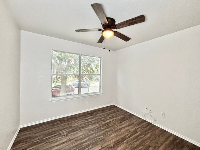 Building Photo - Gorgeous 3 bed 2.5 bath!