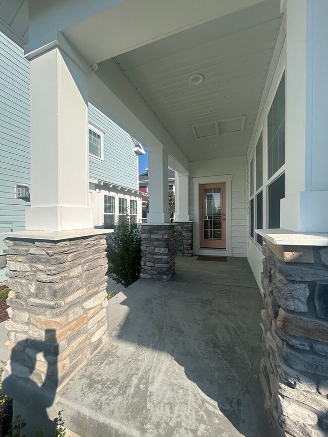 Building Photo - Amazing 4 Bed, 3.5 Daybreak Home with Office