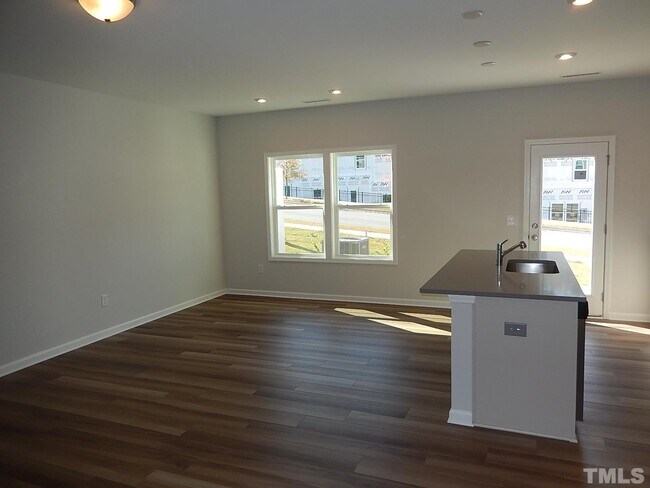 Foto del edificio - 806 Oak Center Dr