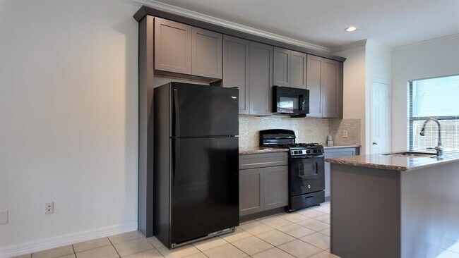 Foto del edificio - 8710 Knox St