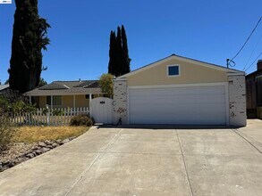 Building Photo - 1250 Cape Cod Way