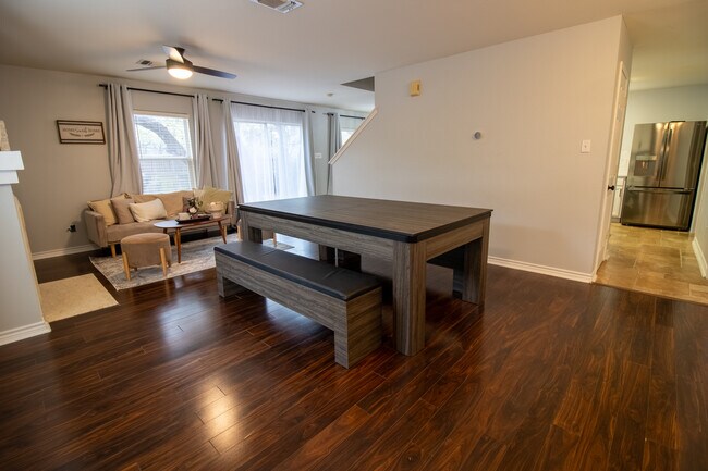 Building Photo - 23 Brieley