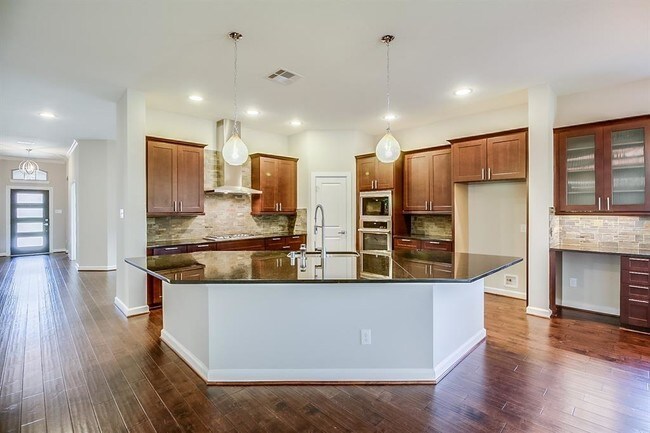 Foto del edificio - 17106 Rainier Creek Dr