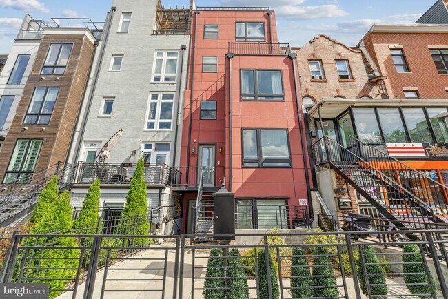 Foto del edificio - 3523 14th St NW