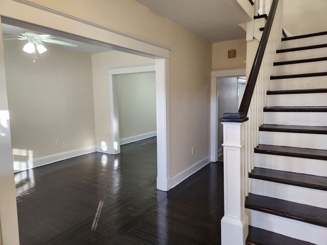 Building Photo - REDUCED & READY -- Renovated 3 + 1.5Ba --