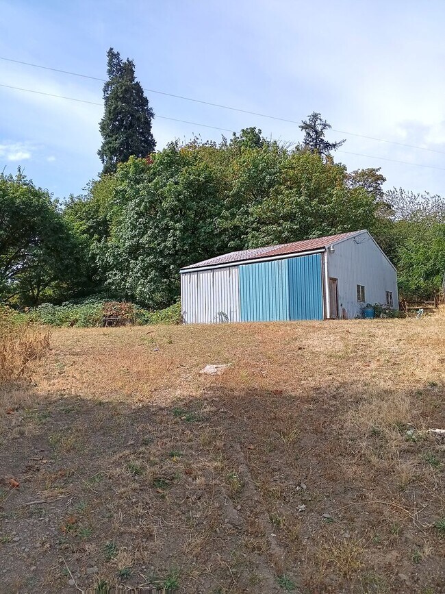 Foto del edificio - Beautiful Secluded Farmhouse & Shop is Available!