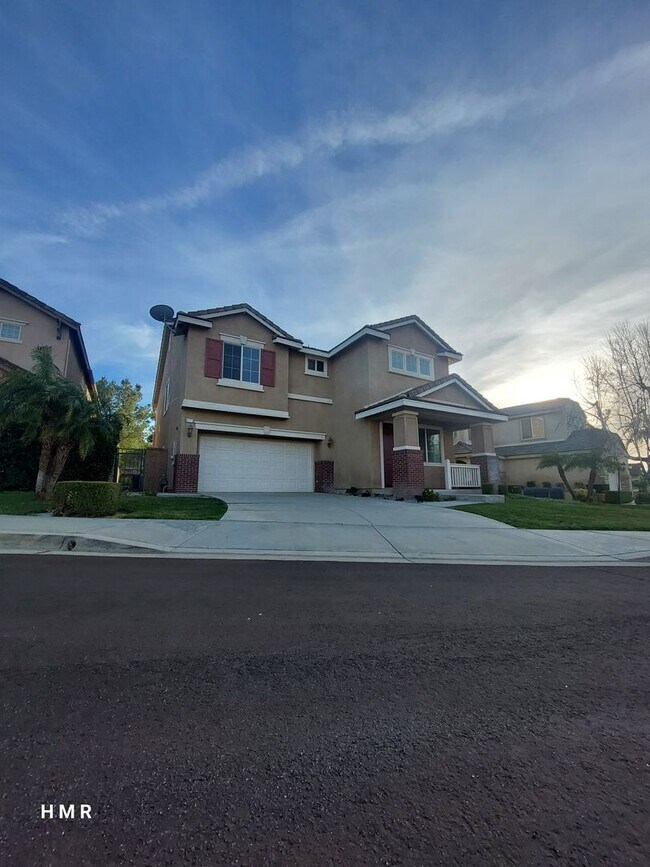 Building Photo - Stunning Two-Story Home with 4 Bedrooms an...
