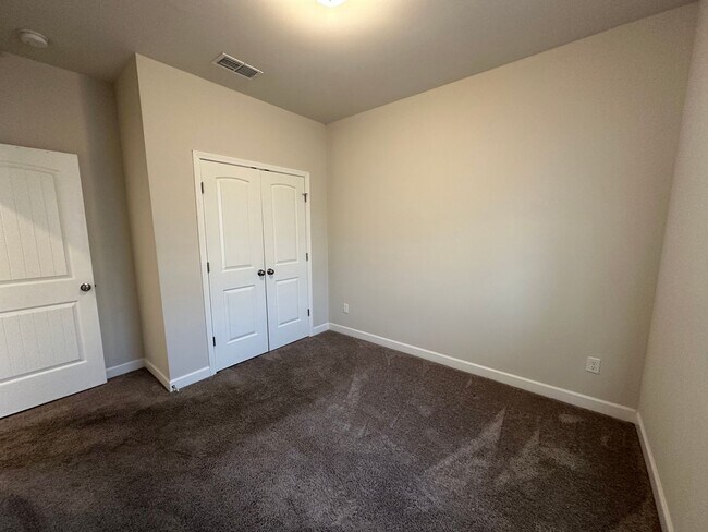 Foto del edificio - Beautiful Spacious 4 BR 3 Bath Home in Mur...