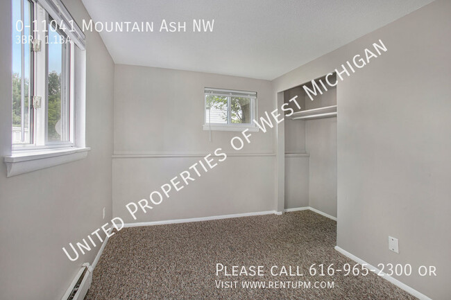 Building Photo - Available Now | 3 Bedroom 1.5 Bath Duplex ...