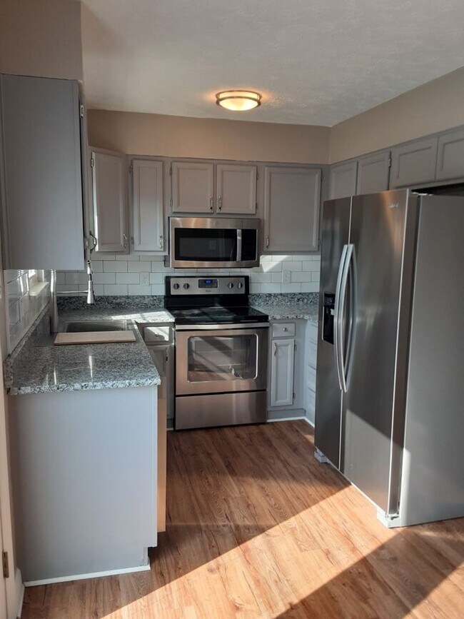 Building Photo - Great Home on corner lot in prime location...
