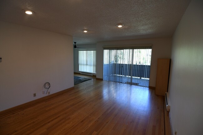 Building Photo - 120 Saratoga Ave