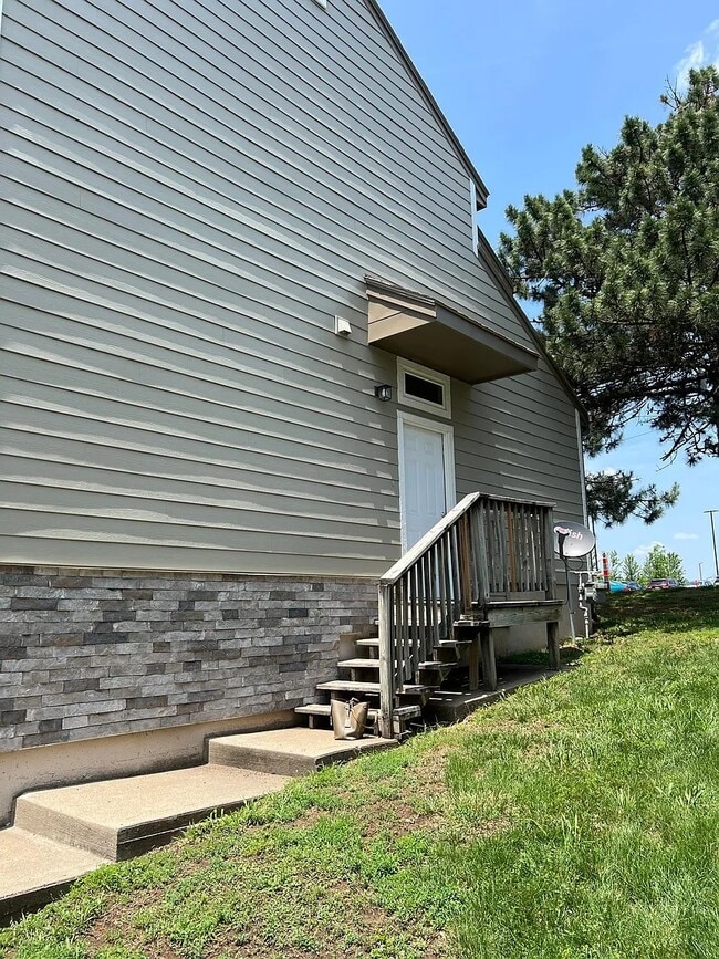 Building Photo - 9148 W 75th Ter