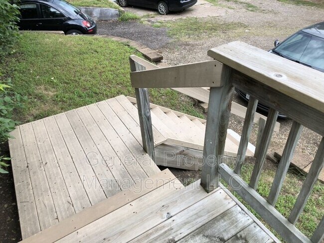 Foto del edificio - Great 3 Bed 1 Bath close to Water St. and UWEC! Available June 1st!