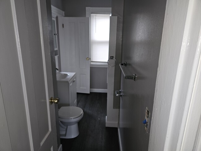 Building Photo - 107 Thompson St