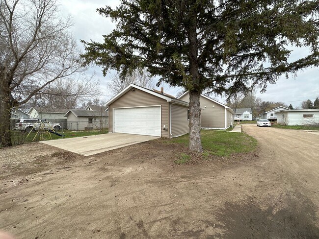 Foto del edificio - 3 Bedroom House!