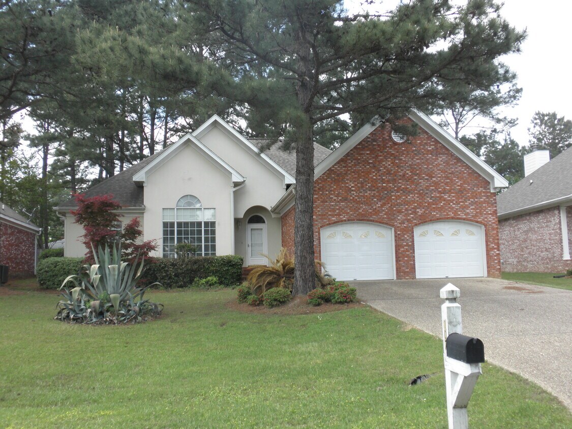 Primary Photo - 107 W Shore Dr