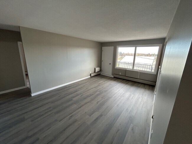 Photo du bâtiment - 443-443 Lorne St N