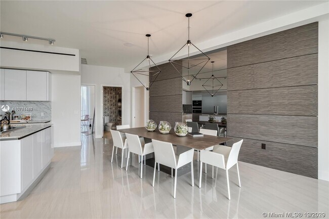Building Photo - 5000 Island Estates Dr