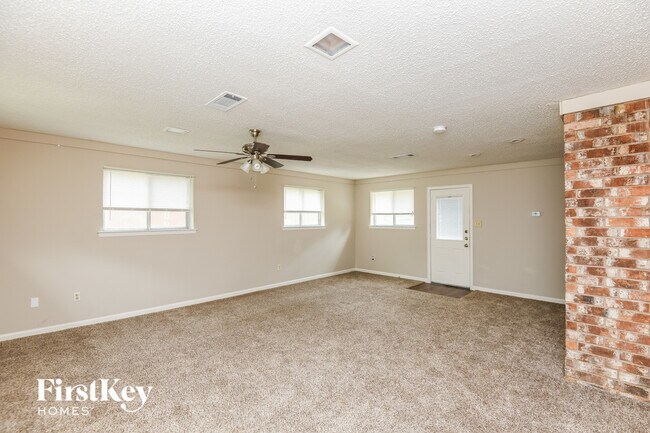 Foto del edificio - 2100 Cedar Ct