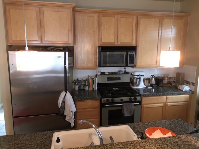 6319 15th Ave Ne Seattle Wa 98115 Townhouse For Rent In