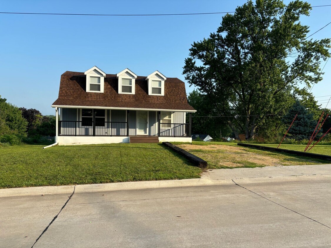 Foto principal - 3 Bedroom, 2 Bathroom House in Clinton, IA