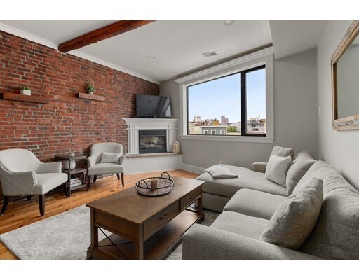 Foto del edificio - 410 E 3rd St