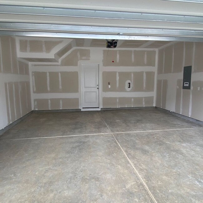 Building Photo - BRAND NEW TOWHOME IN FOXBANK PLANTATION