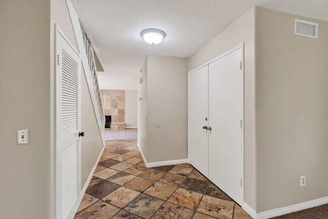 Foto del edificio - Canyon Crest Home