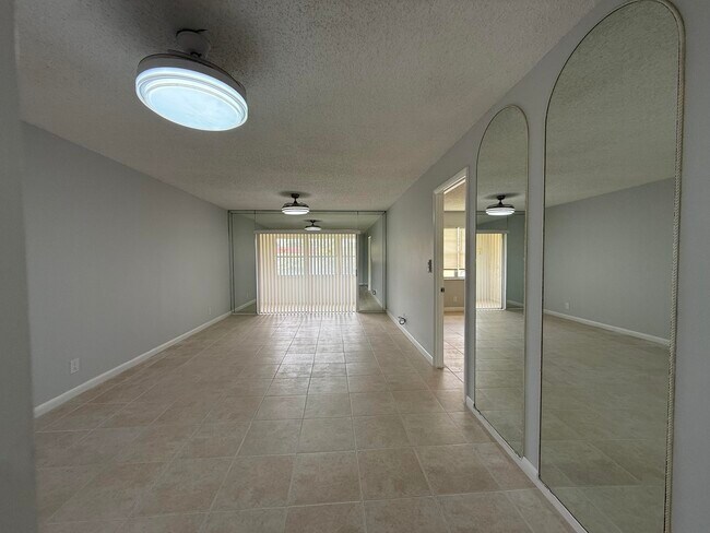 Building Photo - 228 Lake Dora Dr
