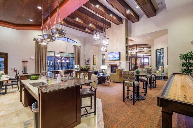 Sophisticated Community Lounge - Allora Bella Terra