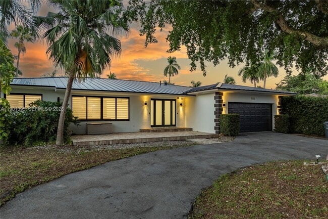 Building Photo - 1141 N North Lake Dr