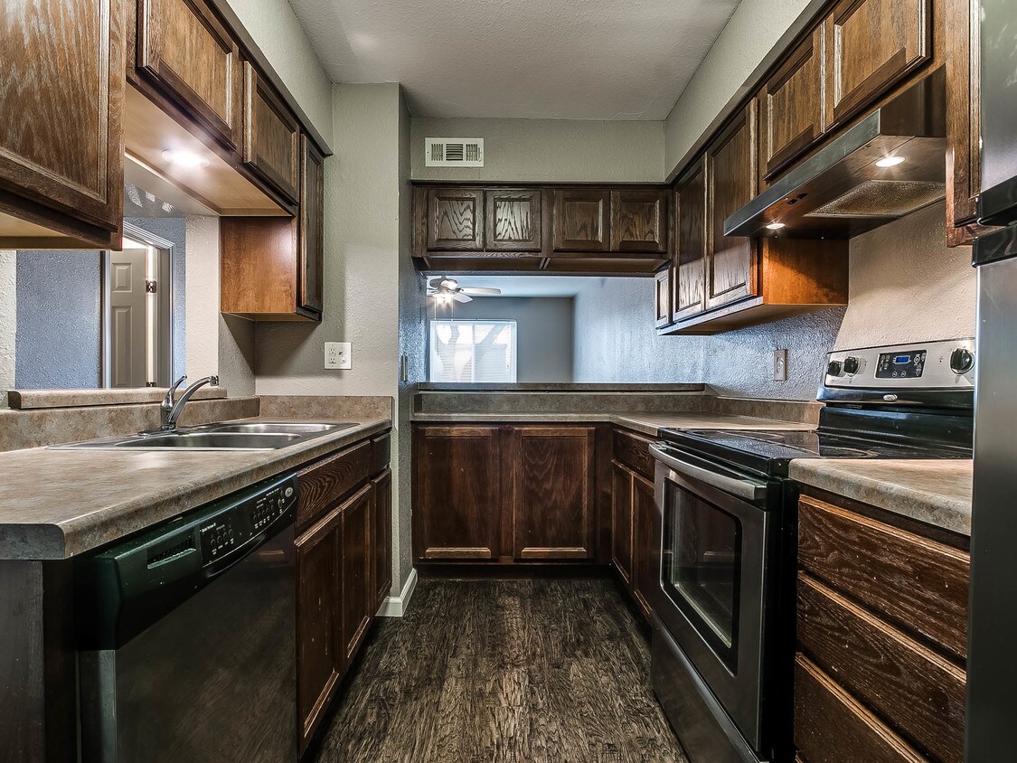 Highland Oaks Apartments in Warr Acres, OK