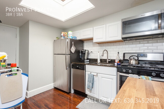 Building Photo - 2052 N Dayton St